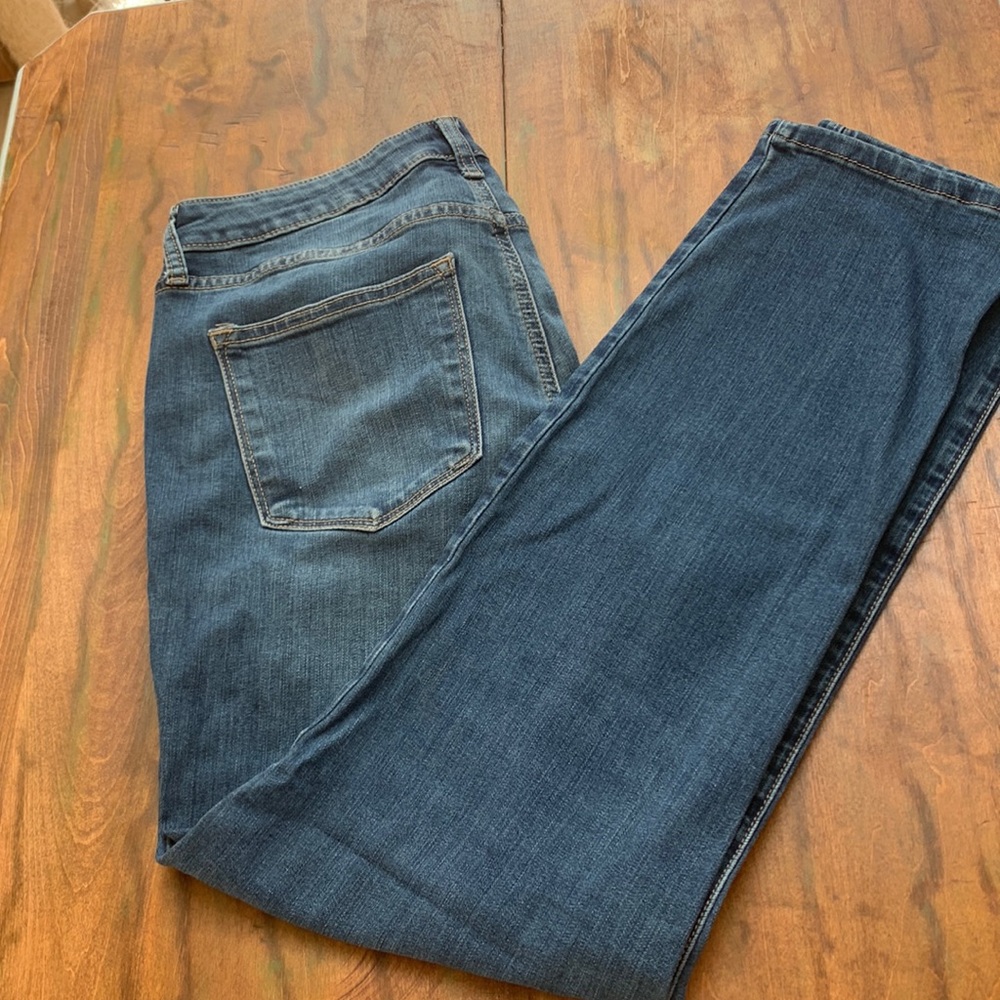 Curvy straight jeans